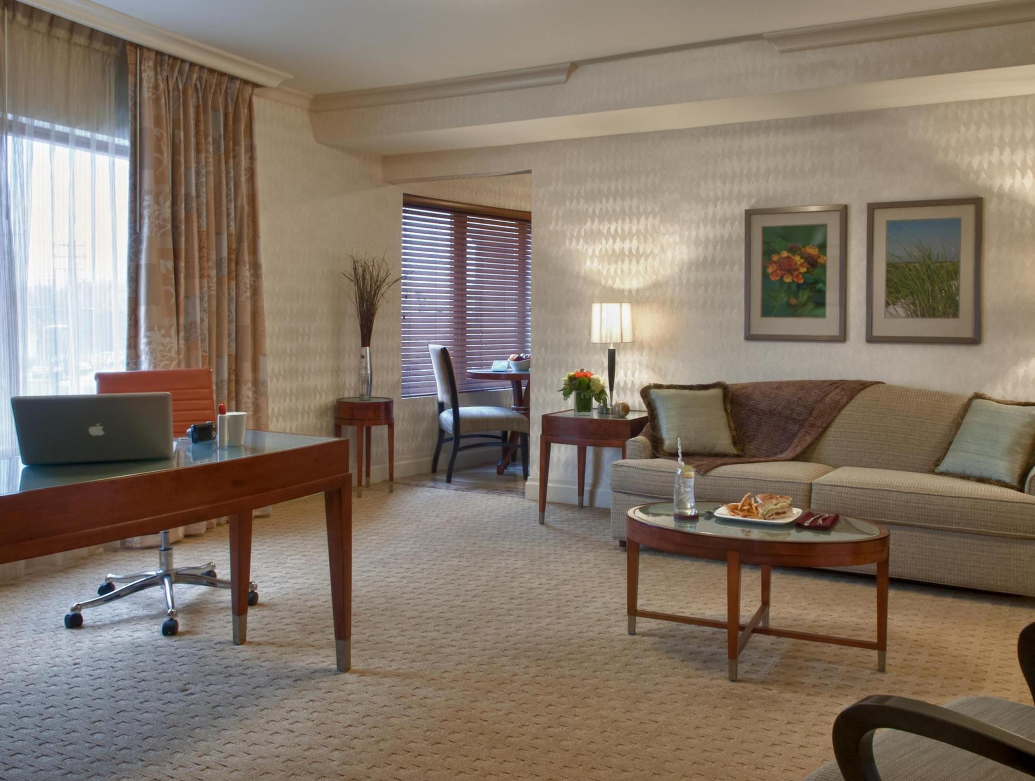 Viana Hotel And Spa, Trademark Collection By Wyndham Westbury Exteriér fotografie