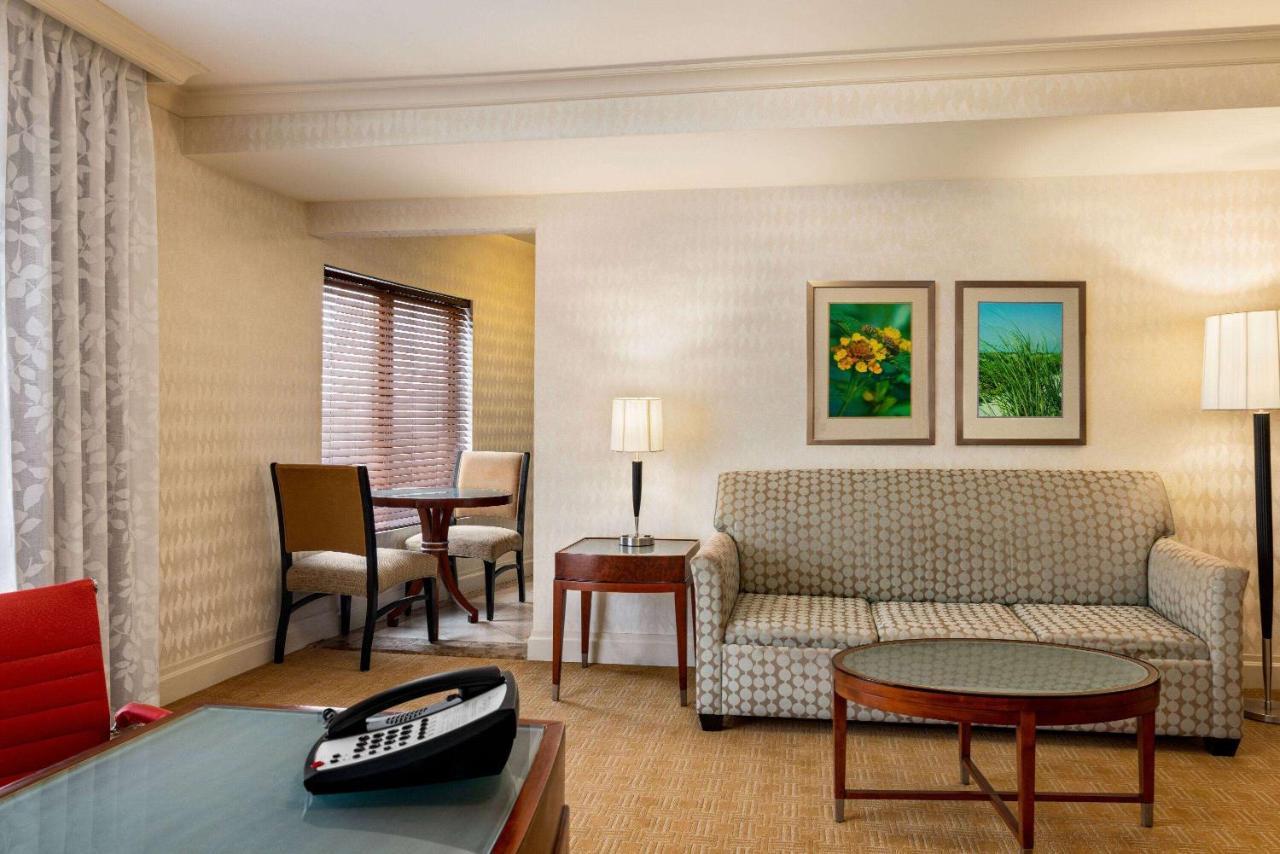 Viana Hotel And Spa, Trademark Collection By Wyndham Westbury Exteriér fotografie