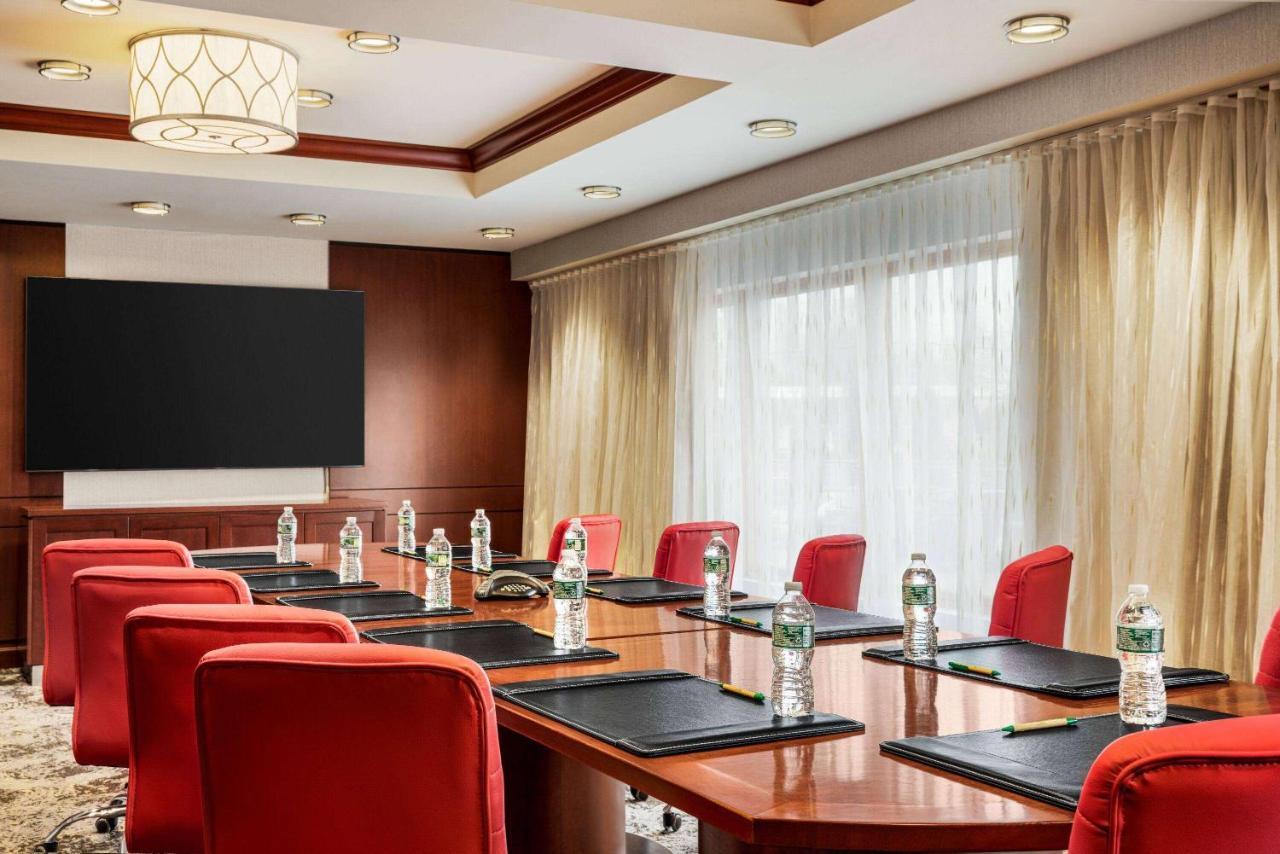 Viana Hotel And Spa, Trademark Collection By Wyndham Westbury Exteriér fotografie