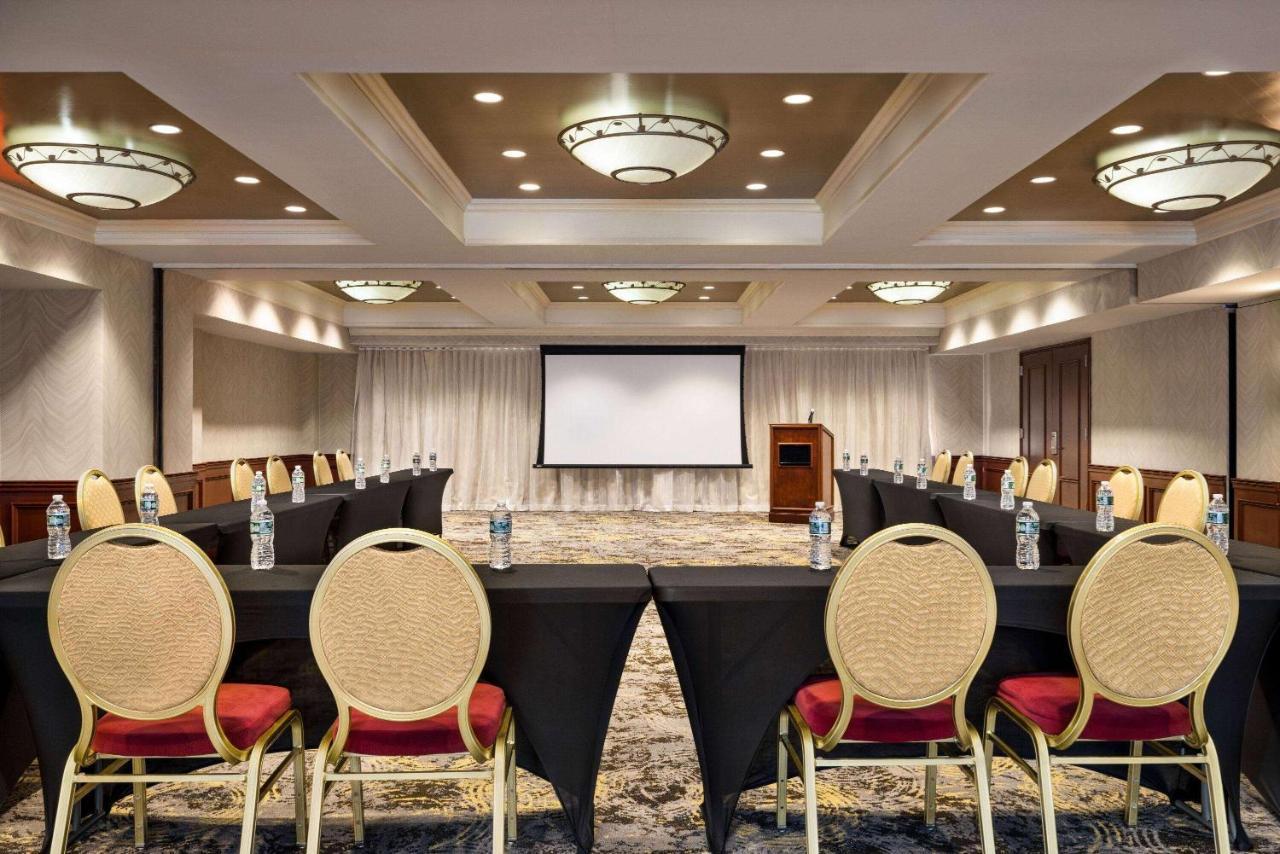 Viana Hotel And Spa, Trademark Collection By Wyndham Westbury Exteriér fotografie