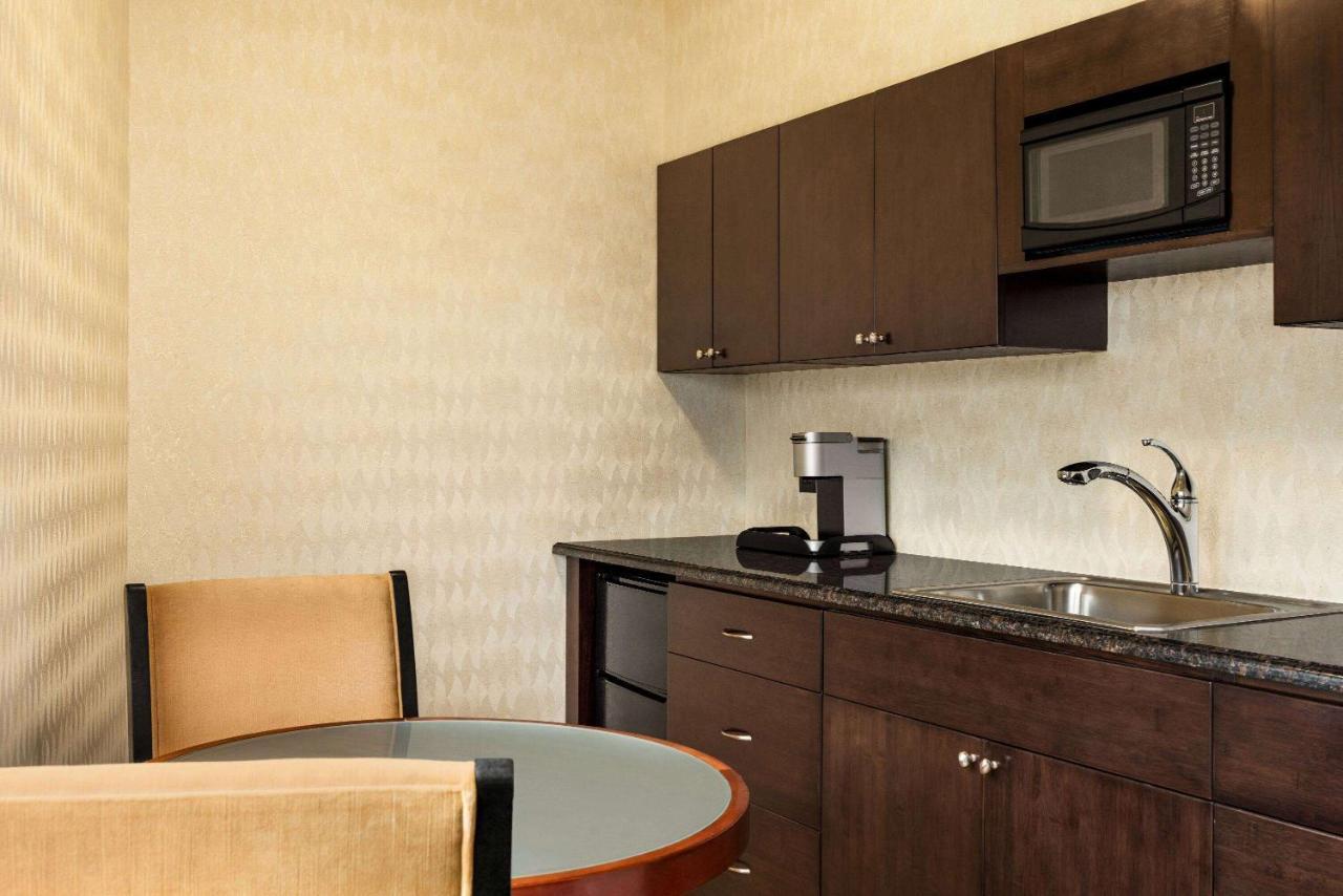 Viana Hotel And Spa, Trademark Collection By Wyndham Westbury Exteriér fotografie