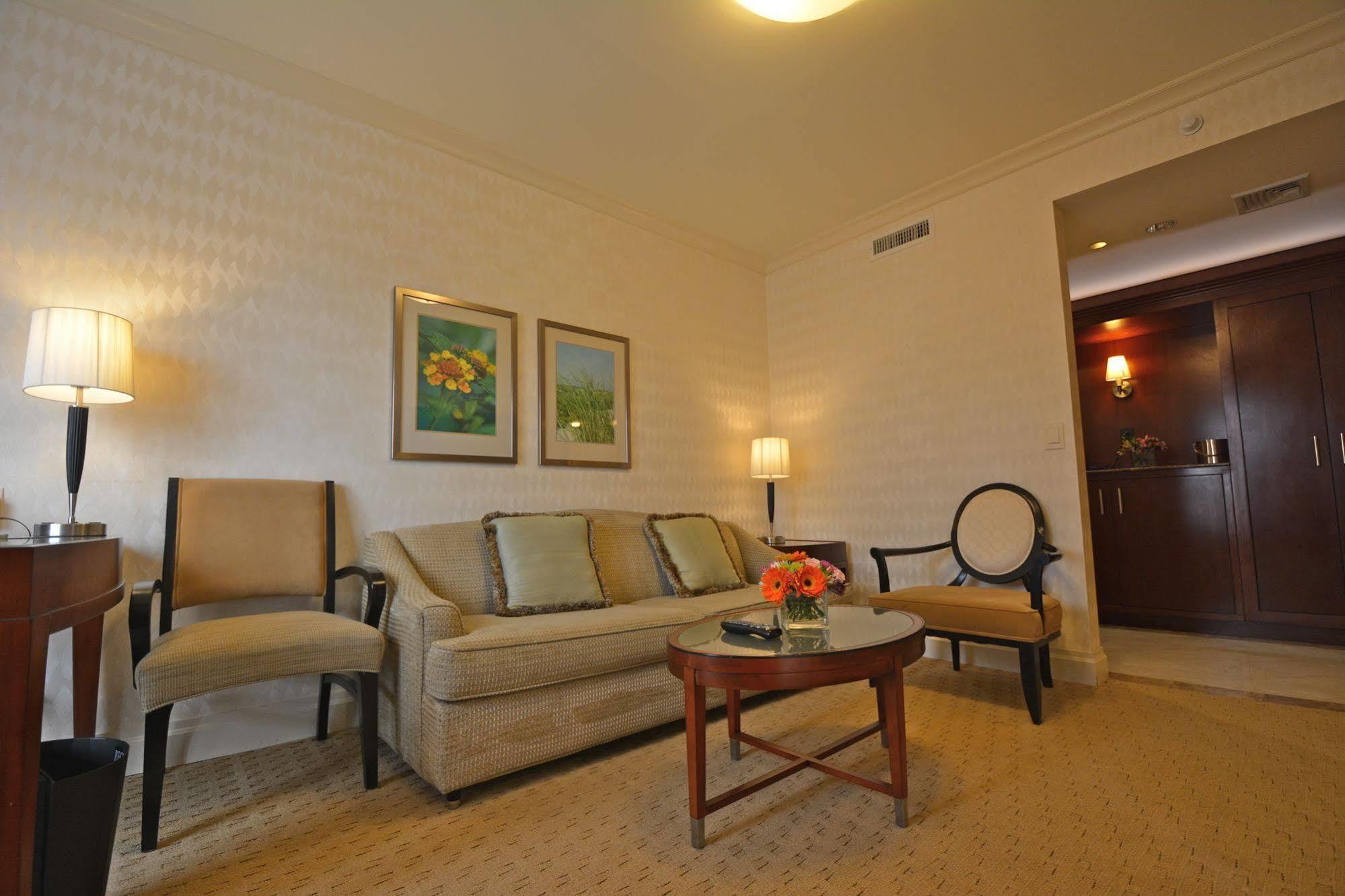 Viana Hotel And Spa, Trademark Collection By Wyndham Westbury Exteriér fotografie